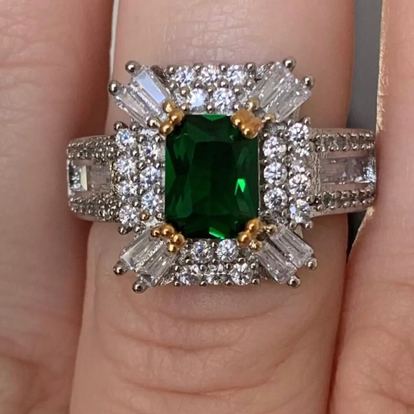 ✨✨Emerald Cut Halo Ring✨ - Picture 2 of 5